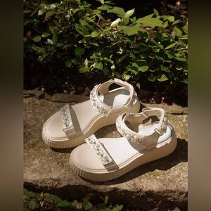 Dolce Vita Debra Platform Sandal ~ Vanilla Pearls 🆕